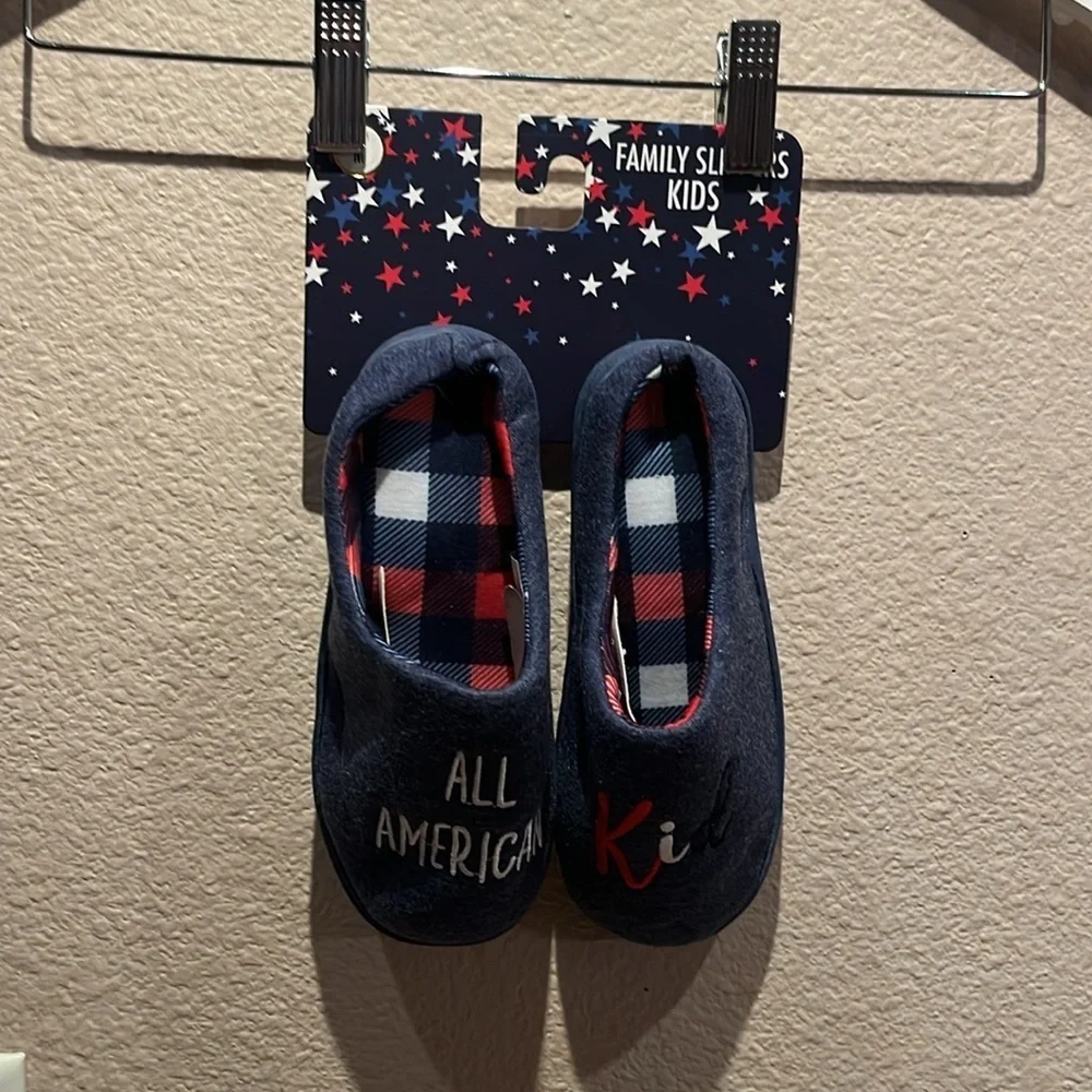 New All American Kid Patriotic Slippers Size Medium 13-1 NWT